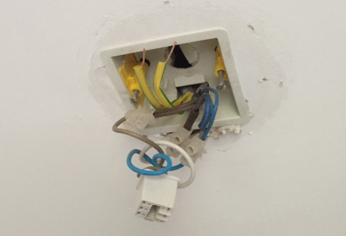 Disconnected earth cable found in a smoke alarm circuit